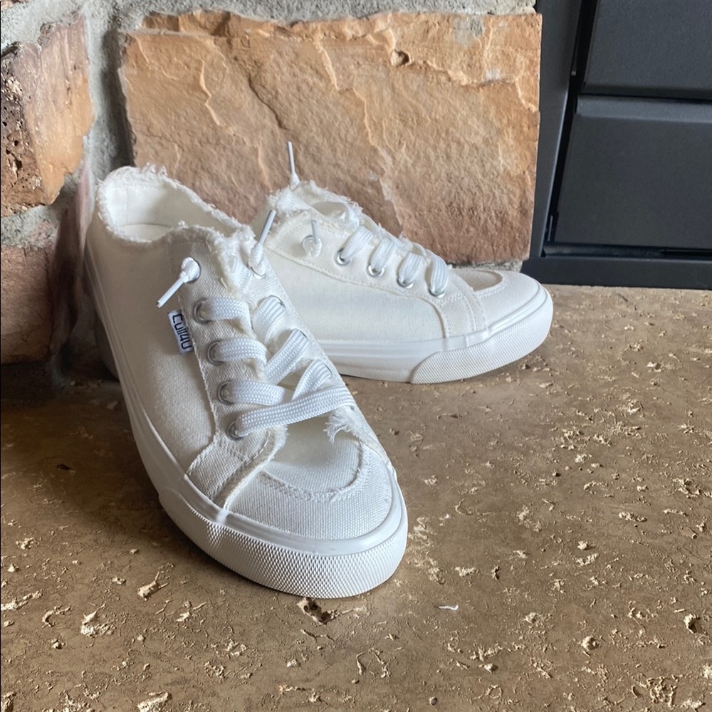 Canvas White Low-Top Sneakers Slip on Women sz 8